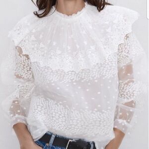 🦋 Bloggers Favorite 🦋 NWT Zara Women Ruffled Blouse Ecru